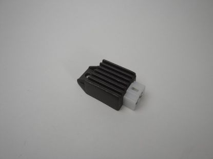 PictureAltAttribute - 93617A-spanningsregelaar-6volt-4polig-17022025154834-jpg